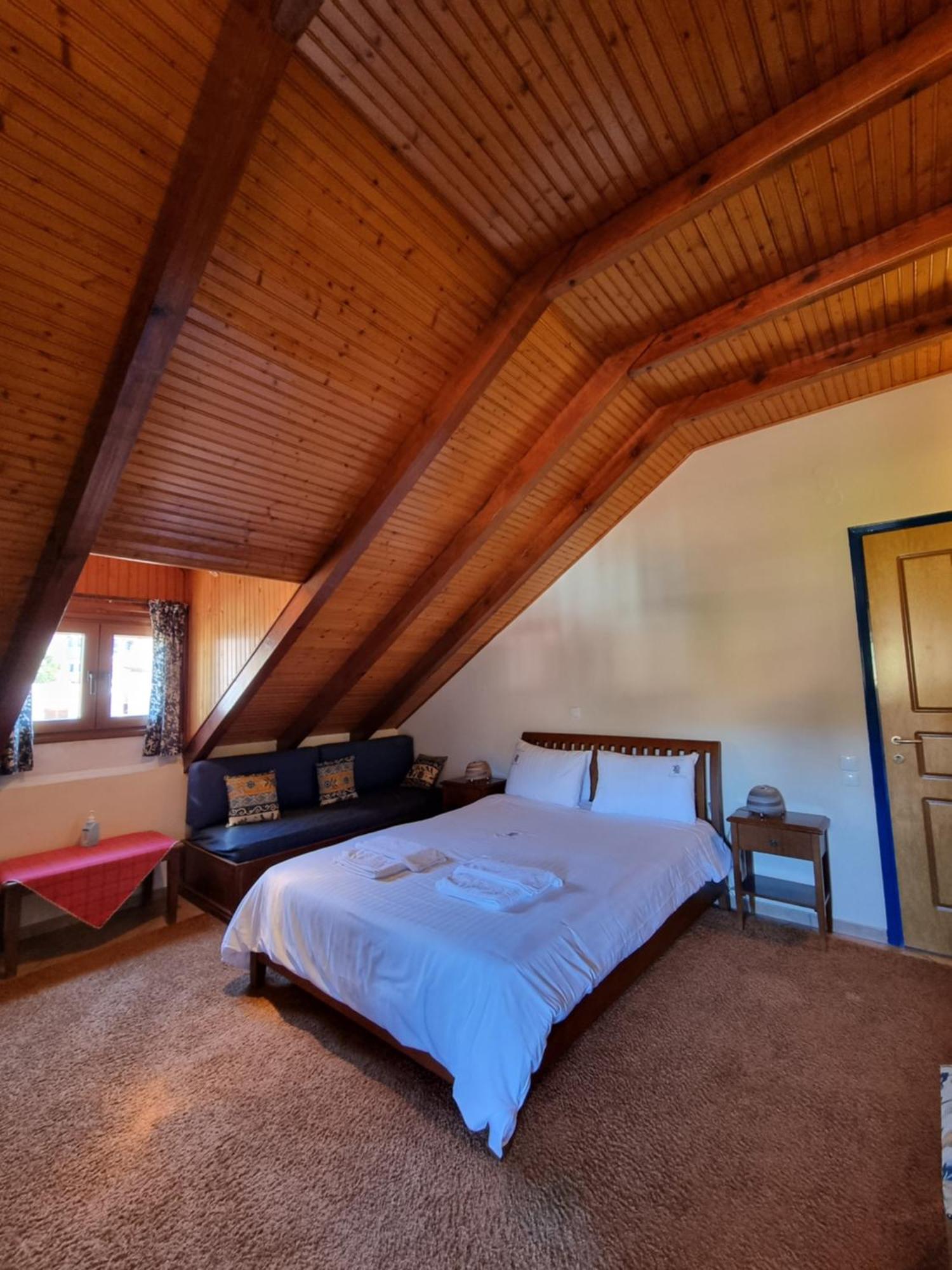 Kalavrita Krinides Apartment And Attics Camera foto